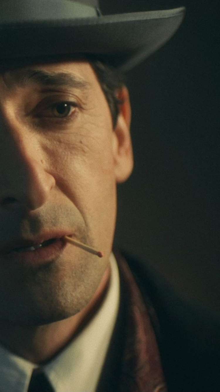 Острые козырьки и Томас Шелби