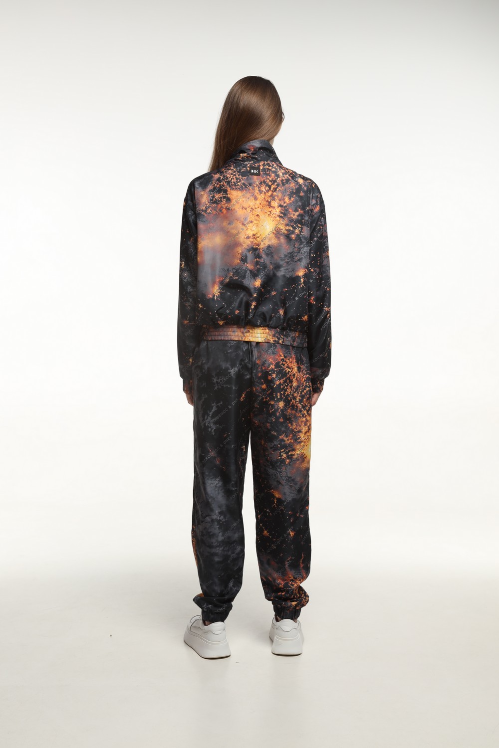 модная одежда от DNK и Роскосмоса