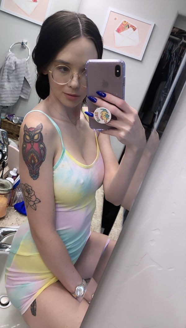 девушка пасхальный кролик