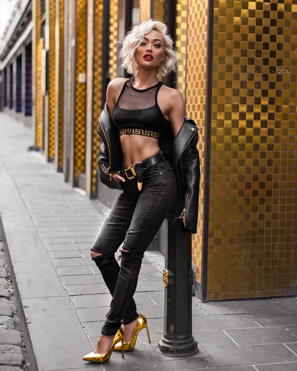 попки в джинсах