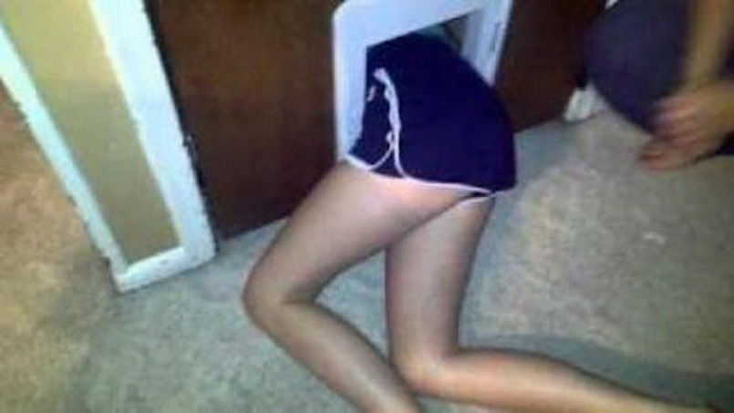 Фото приколы с Девушками в неловкой ситуации