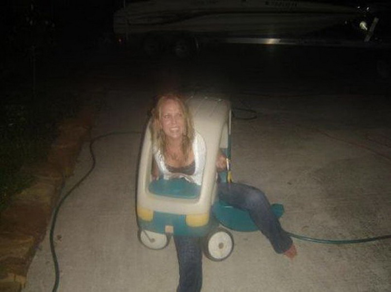 Фото приколы с Девушками в неловкой ситуации