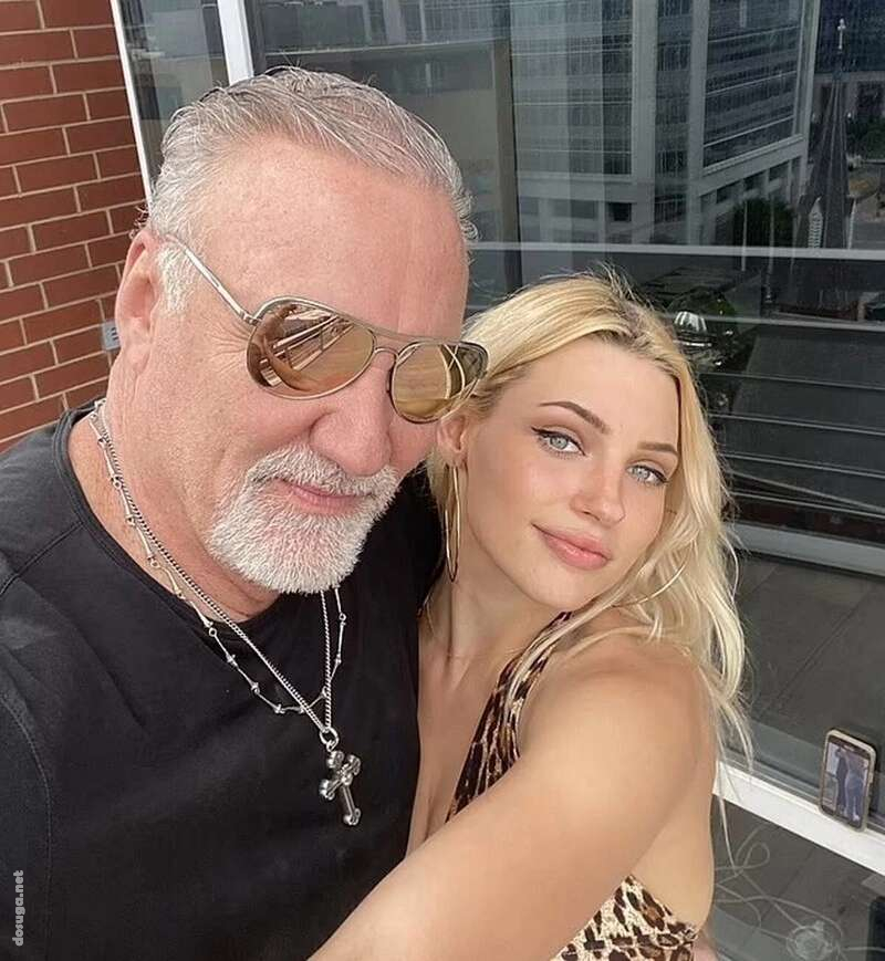 Молодая модель закрутила роман с игроком в блэкджек на 40 лет старше себя