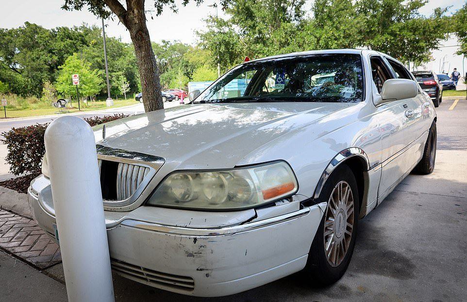 Тысяча БОМЖей у ворот Диснея в США