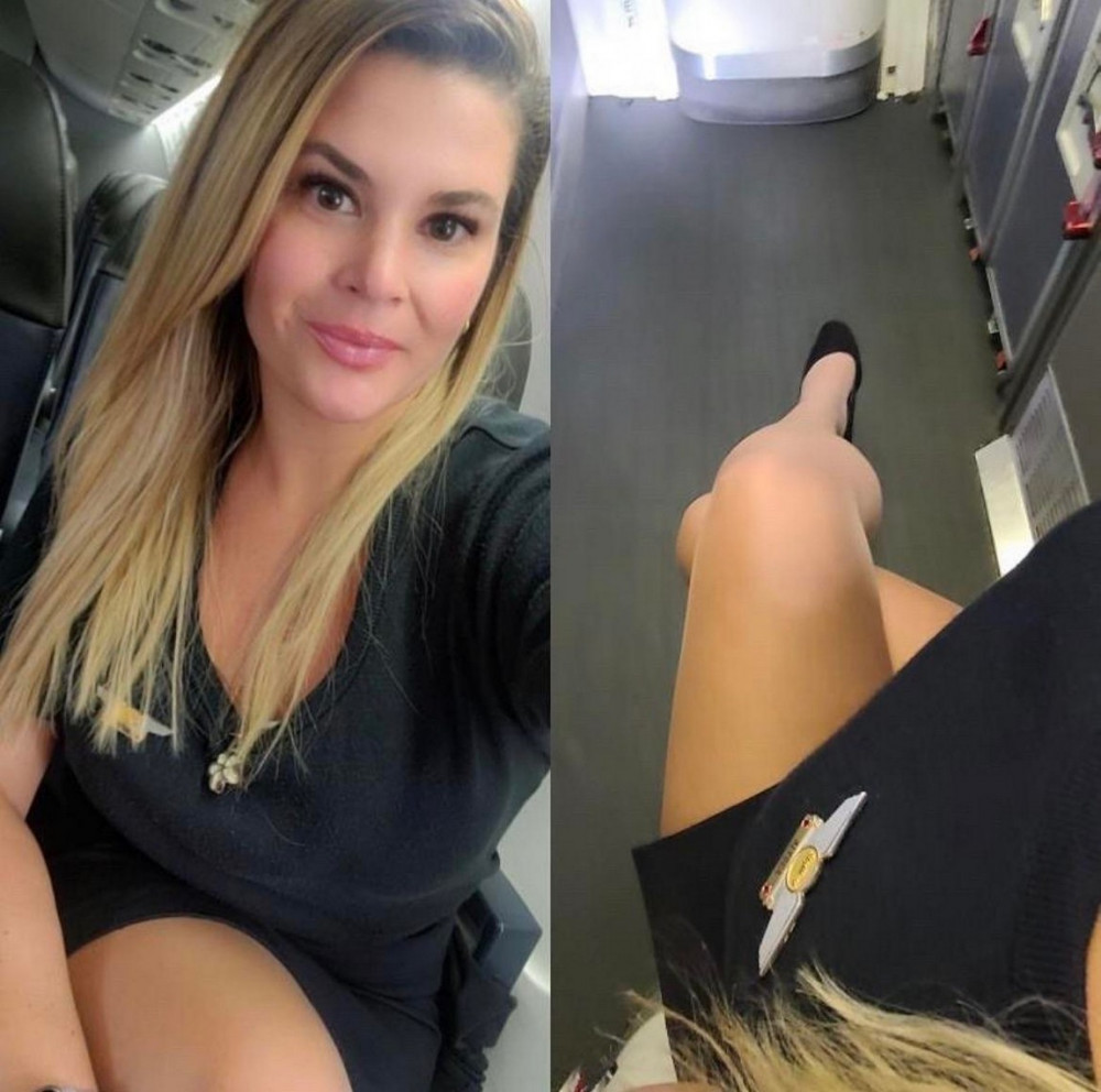 Девушки стюардессы В форме и Без неё - Горячие фото