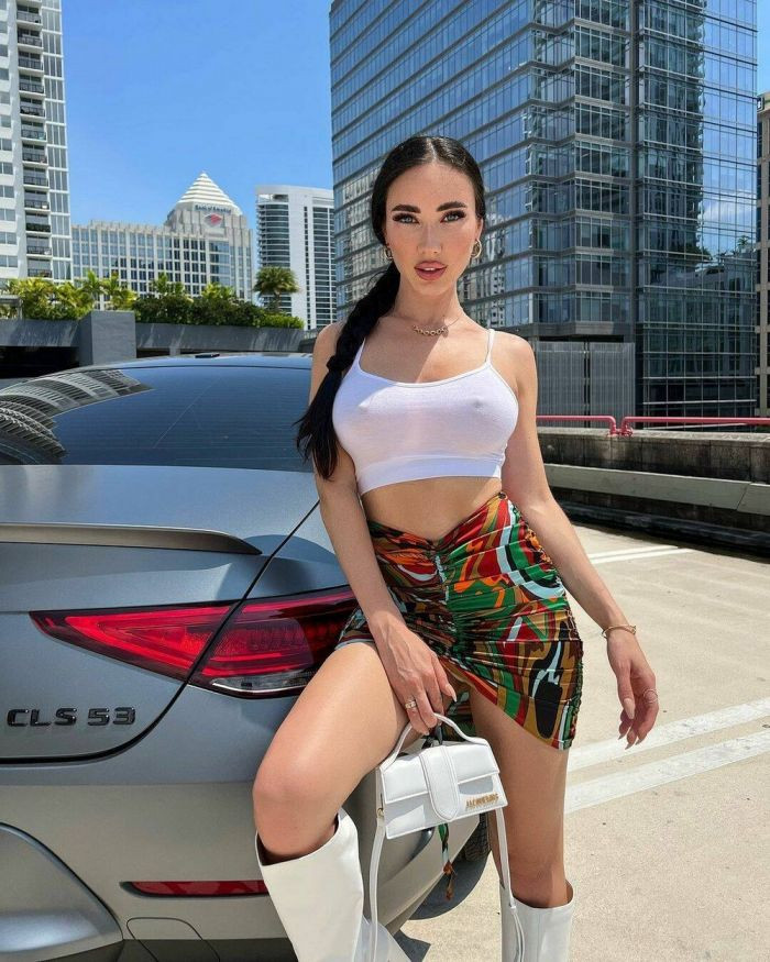 девушки без бюстгальтера