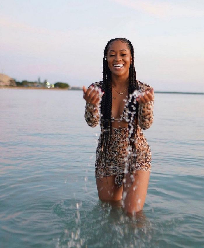 Красотка в бикини