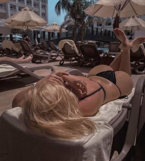 Девушки прогибают спину