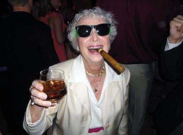 Смешная бабулька