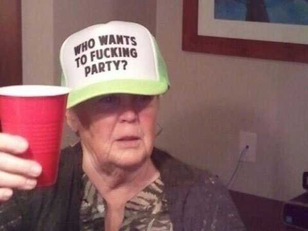 Смешная бабулька