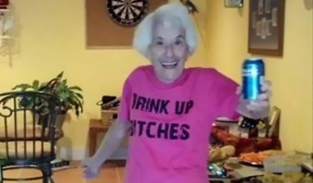 Смешная бабулька