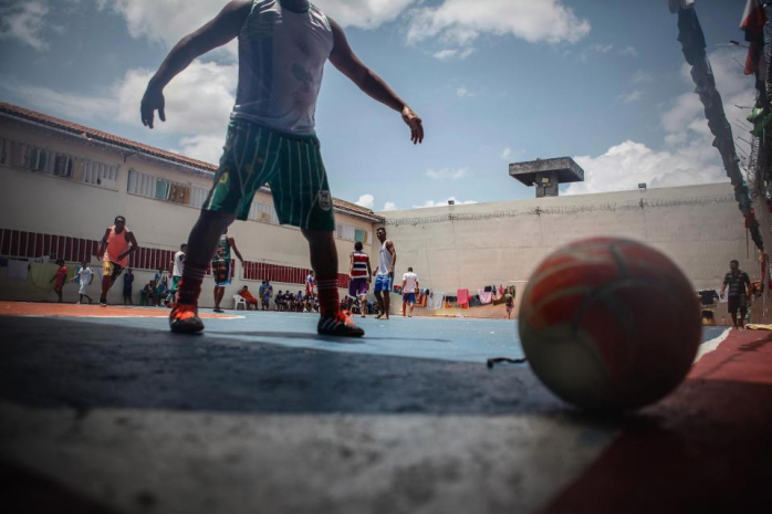 Какова жизнь за в тюрьме Бразилии