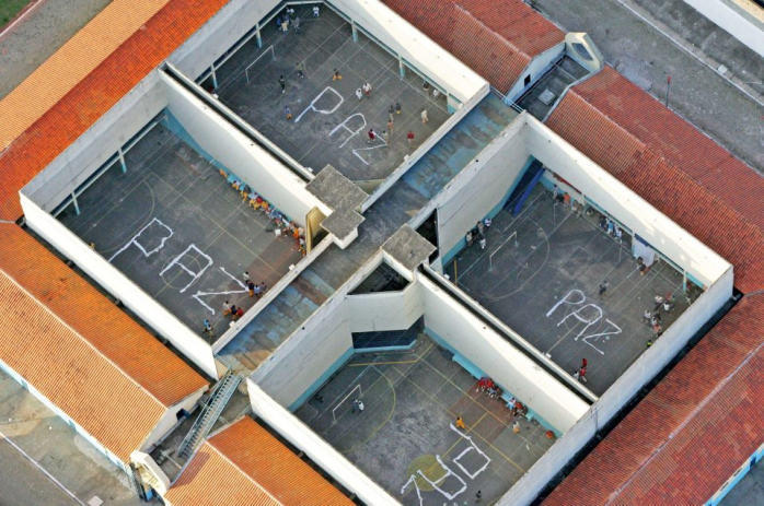 Какова жизнь за в тюрьме Бразилии