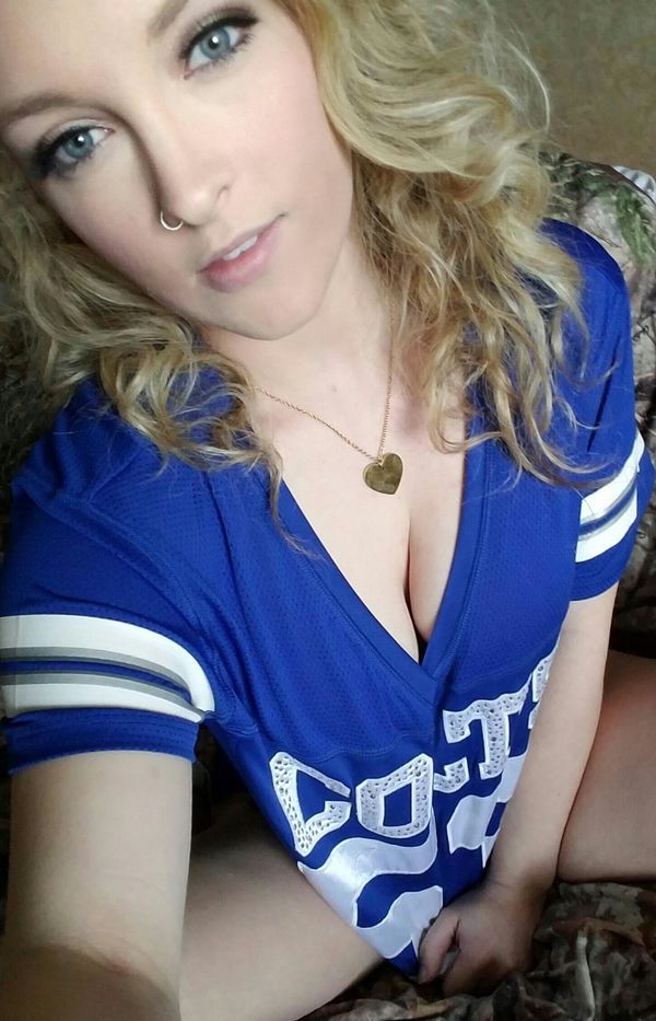 Девушка с большим бюстом