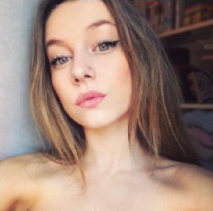 Эстер Экспозито