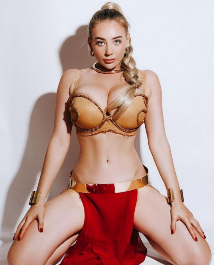 Девушки с огромной грудью