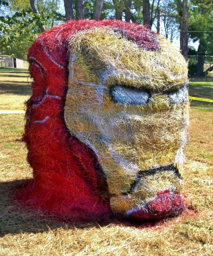 Забавные скульптуры персонажей поп-культуры из сена