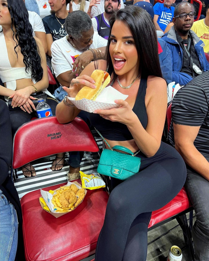 Самая сексуальная фанатка ЧМ по футболу 2022, называет турнир Худшим в истории