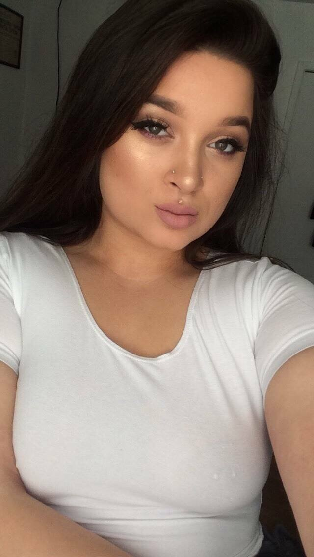 Девушки без бюстгальтера