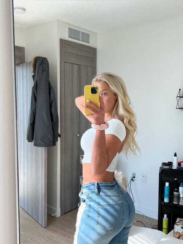 Девушки в джинсах