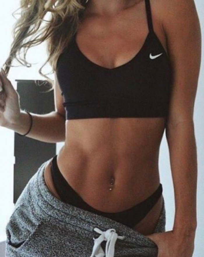 Стройная девушка