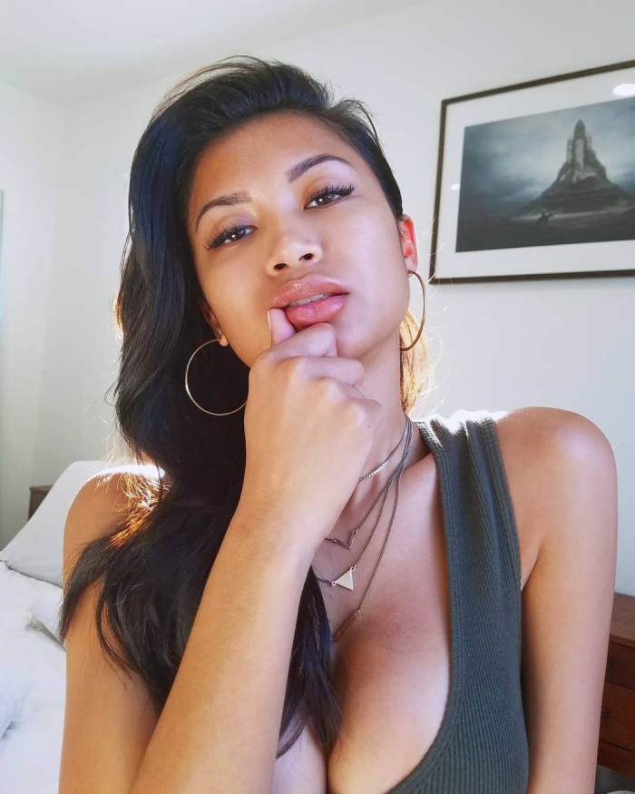 Шанель Узи (Chanel Uzi)