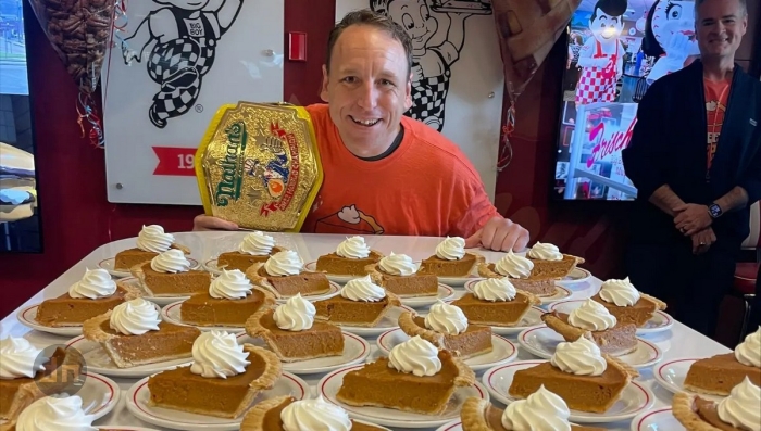 Джоуи Честнат из США заработал $4 млн., на поедании хот-догов