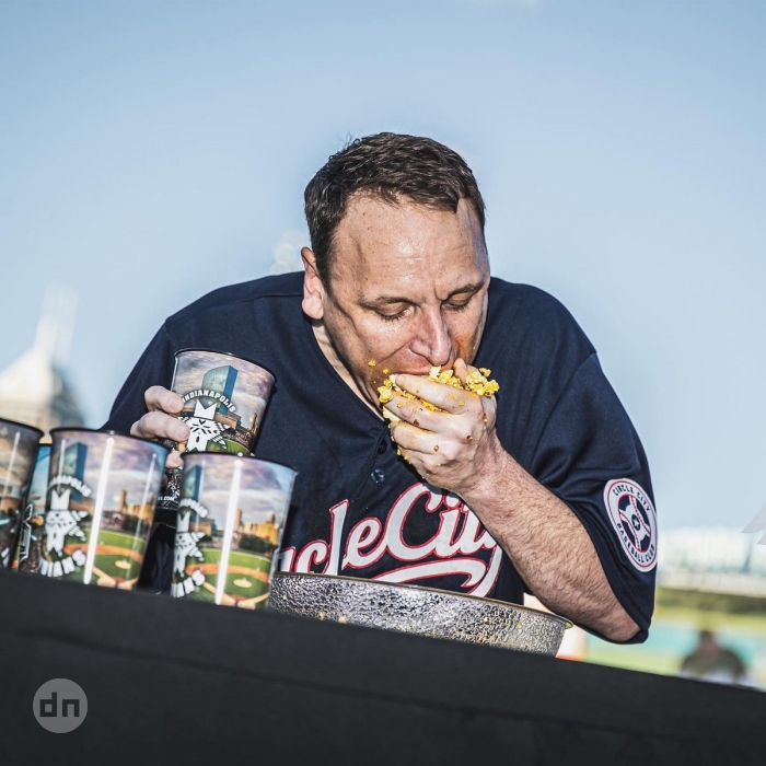 Джоуи Честнат из США заработал $4 млн., на поедании хот-догов