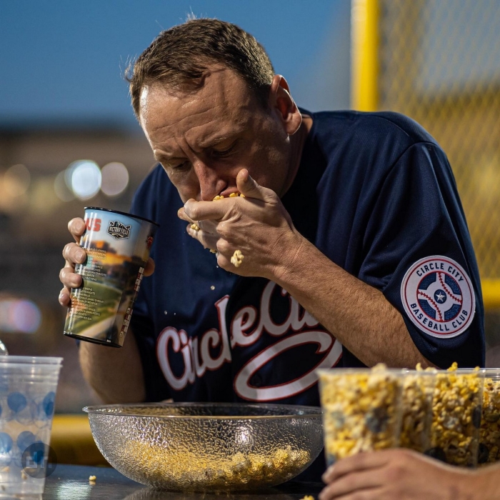 Джоуи Честнат из США заработал $4 млн., на поедании хот-догов