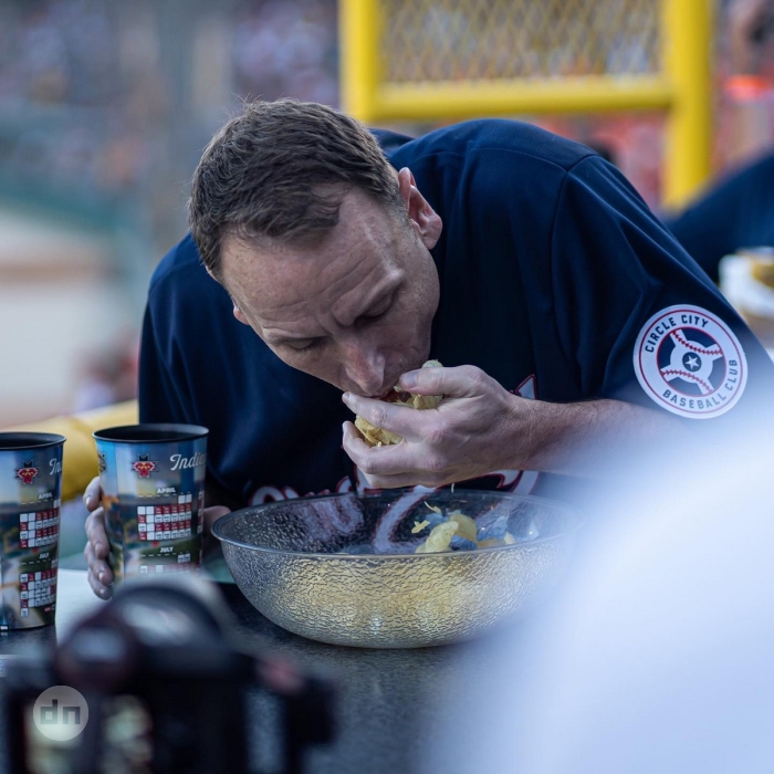 Джоуи Честнат из США заработал $4 млн., на поедании хот-догов