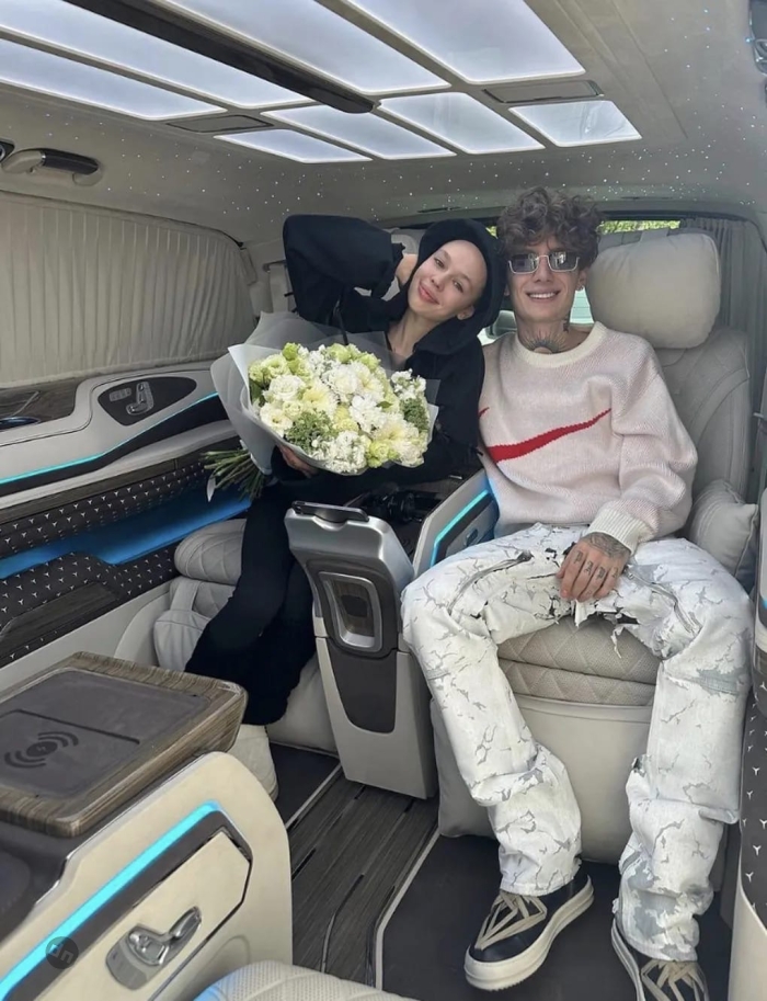 Инстасамка показала машину за 30 миллионов рублей, которую ей подарил муж