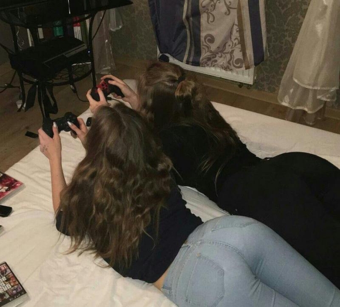 Вписка с пьяными девушками