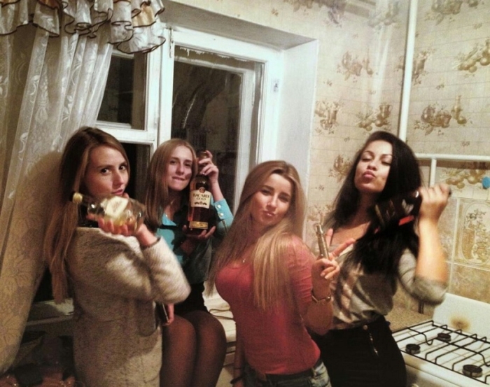 Вписка с пьяными девушками