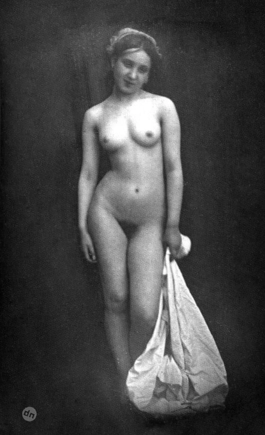 История эротической фотографии: первые снимки (18+)