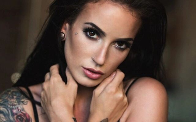 Экспрессия индивидуальности: фото девушек с пирсингом