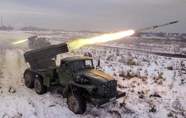 Юрий Подоляка в свежей сводке от 02.01.2025 сообщил о том, ВС РФ совершили неожиданный для ВСУ прорыв к Мирнограду