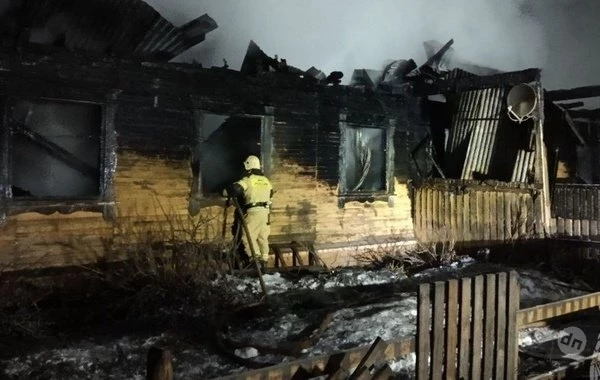 Число погибших при пожаре в доме в Кировской области выросло до 8 человек