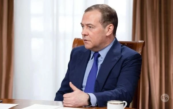 Медведев: Европа заплатит бешеную цену, чтобы собрать Украину по кускам