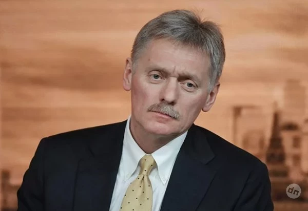 Песков о Зеленском: Путин не видит в нем врага, но эмоциям нет места