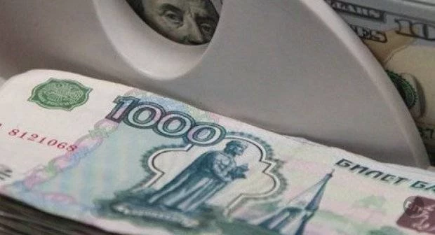 Феноменальный фактор: Что стоит за резким падением доллара и как это отразится на рубле?
