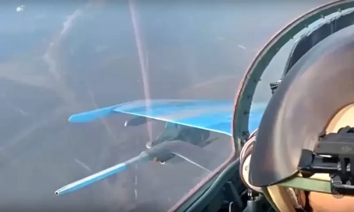 Показаны кадры применения Су-27 ВС Украины американских авиабомб Mk83 с комплектами JDAM‑ER