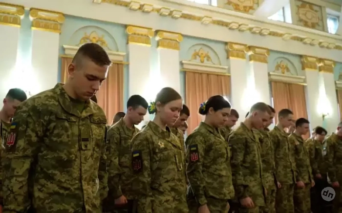В офисе Зеленского хотят отправить в ВСУ 800 тысяч молодых украинцев