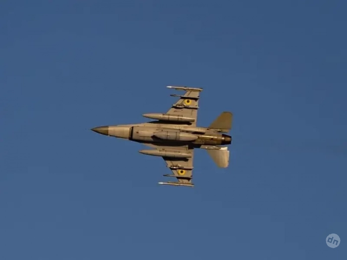 Появление неподалёку от линии фронта F-16 Воздушных сил ВСУ с тремя ПТБ может свидетельствовать о том, что прилетал он из-за пределов Украины