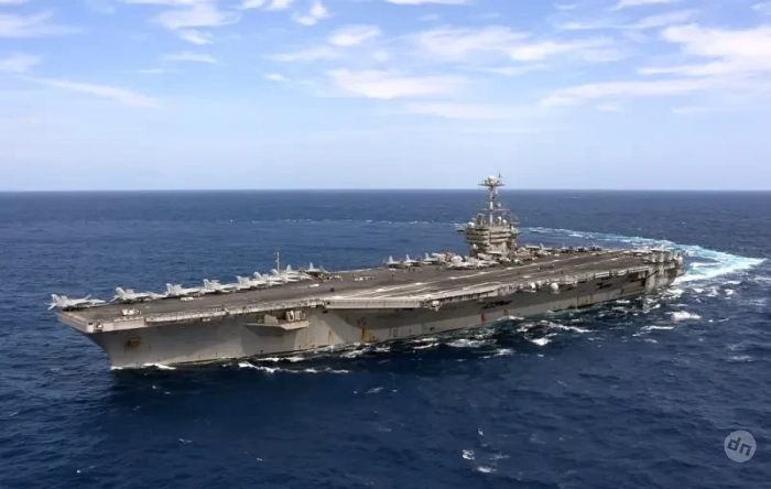 Командир авианосца ВМС США освобождён от должности после столкновения с сухогрузом