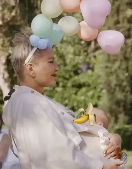 Певица Sia разводится с мужем