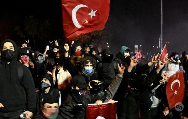В Турции продолжаются масштабные протесты: туристам рассказали о ситуации в Анталье