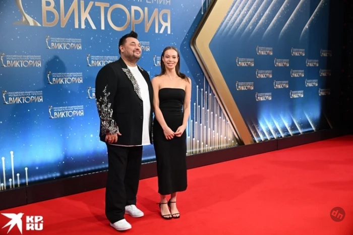 Жуков показал подросшую дочь и признался, что сам не разгадал феномен «Руки вверх!»