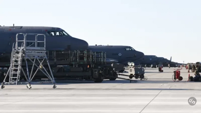 Пентагон запускает ремоторизацию бомбардировщиков B-52H