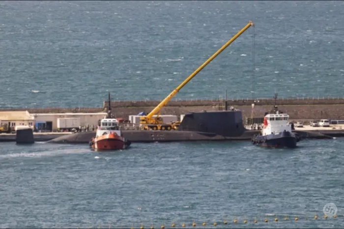 Британская атомная подлодка на Гибралтаре не смогла выйти в море