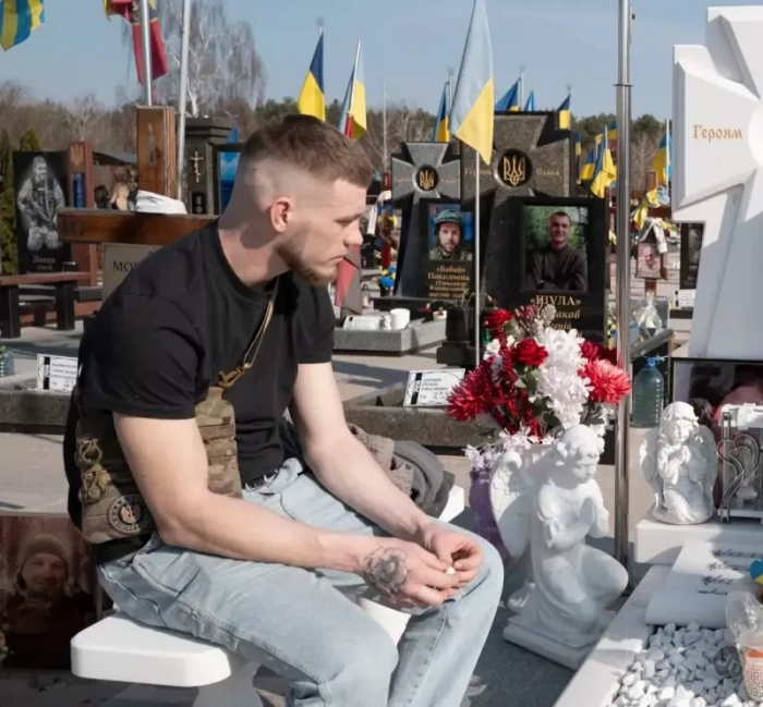 «Украинцы опасаются мира с Россией»: французский журналист привёл странный довод, посетив киевское кладбище